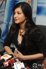 Shruti Haasan at Ramayya Vastavayya Press Meet